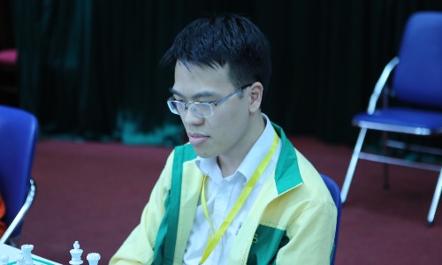 Quang Liêm thi đấu dưới phong độ ở cờ tiêu chuẩn, nhưng lấy lại bản lĩnh để vô địch cờ chớp. Ảnh: vnchess.