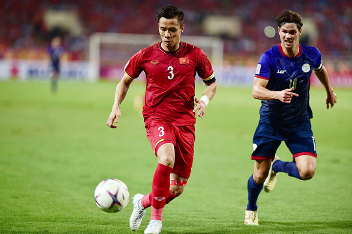 Hàng thủ Việt Nam, dưới sự chỉ huy của Ngọc Hải, mới nhận hai bàn thua tại AFF Cup 2018. Việt Nam là đội có hàng thủ vững chắc nhất tại giải năm nay. Ảnh: Lâm Đồng.